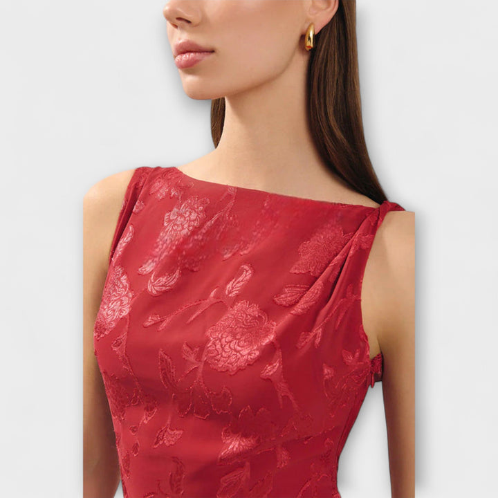Opal - Rotes rückenfreies Jacquard-Maxikleid