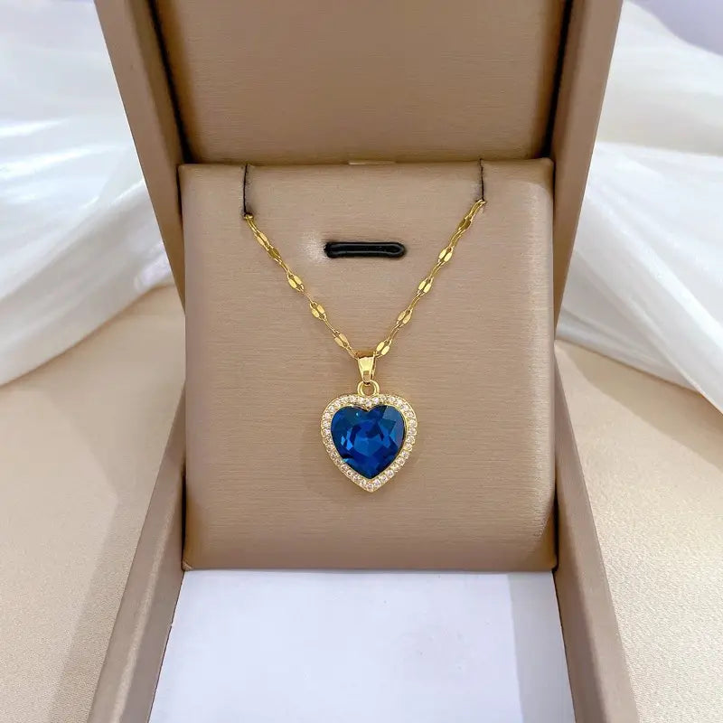 Gold Necklace Clíona with Sapphire Heart