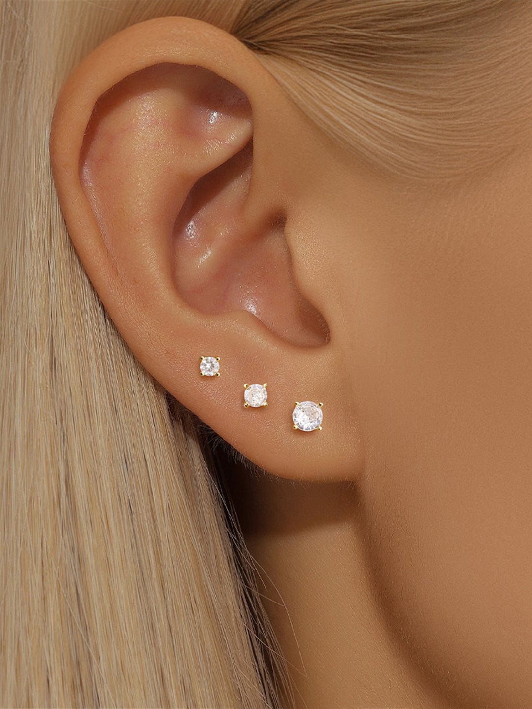 Gold Stud Earrings Sadhbh with Round Zirconia