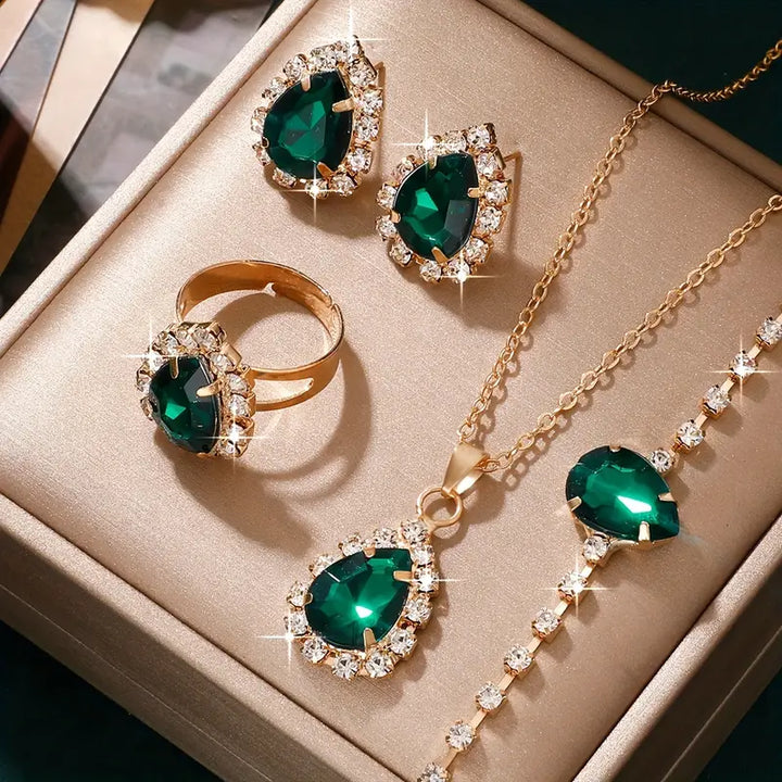 Gold Ring Saoirse with Emerald