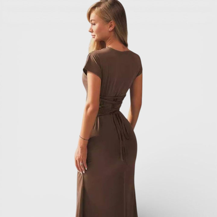 Elara - Braunes Abend-Maxikleid mit Drapierung