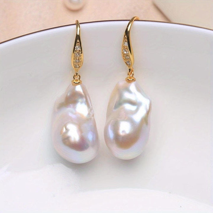 Gold Drop Earrings Órlaith with Baroque Pearl