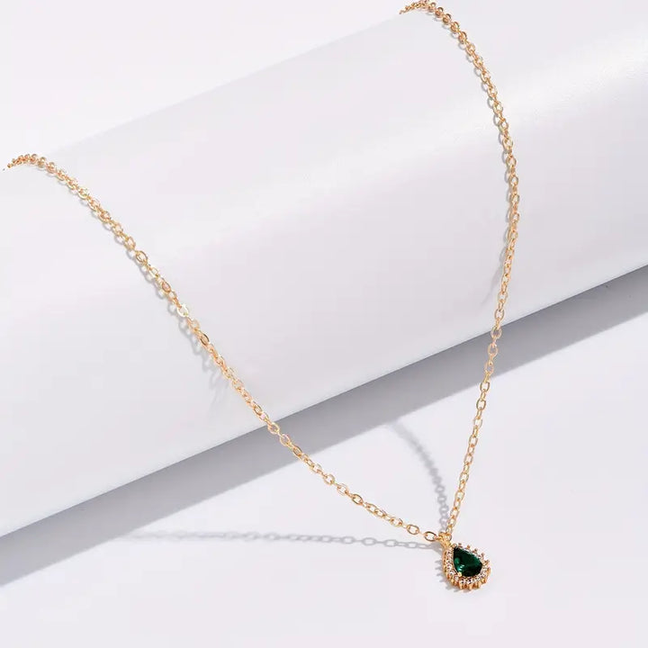 Gold Necklace Gráinne with Emerald