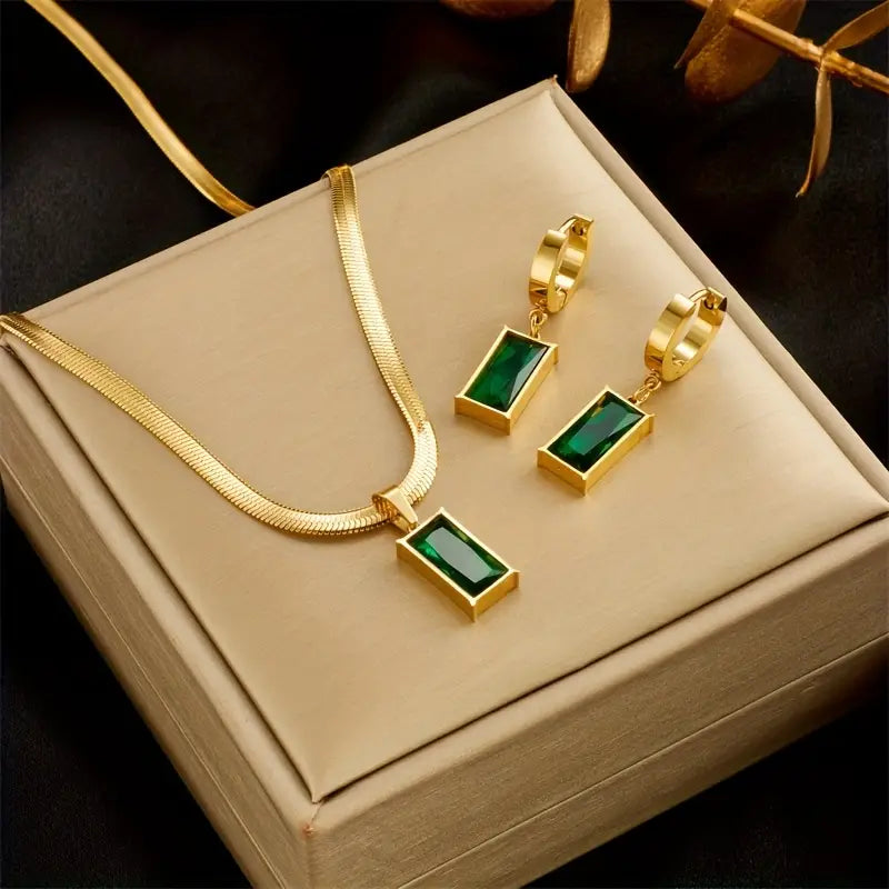 Gold Necklace Eithne with Emerald