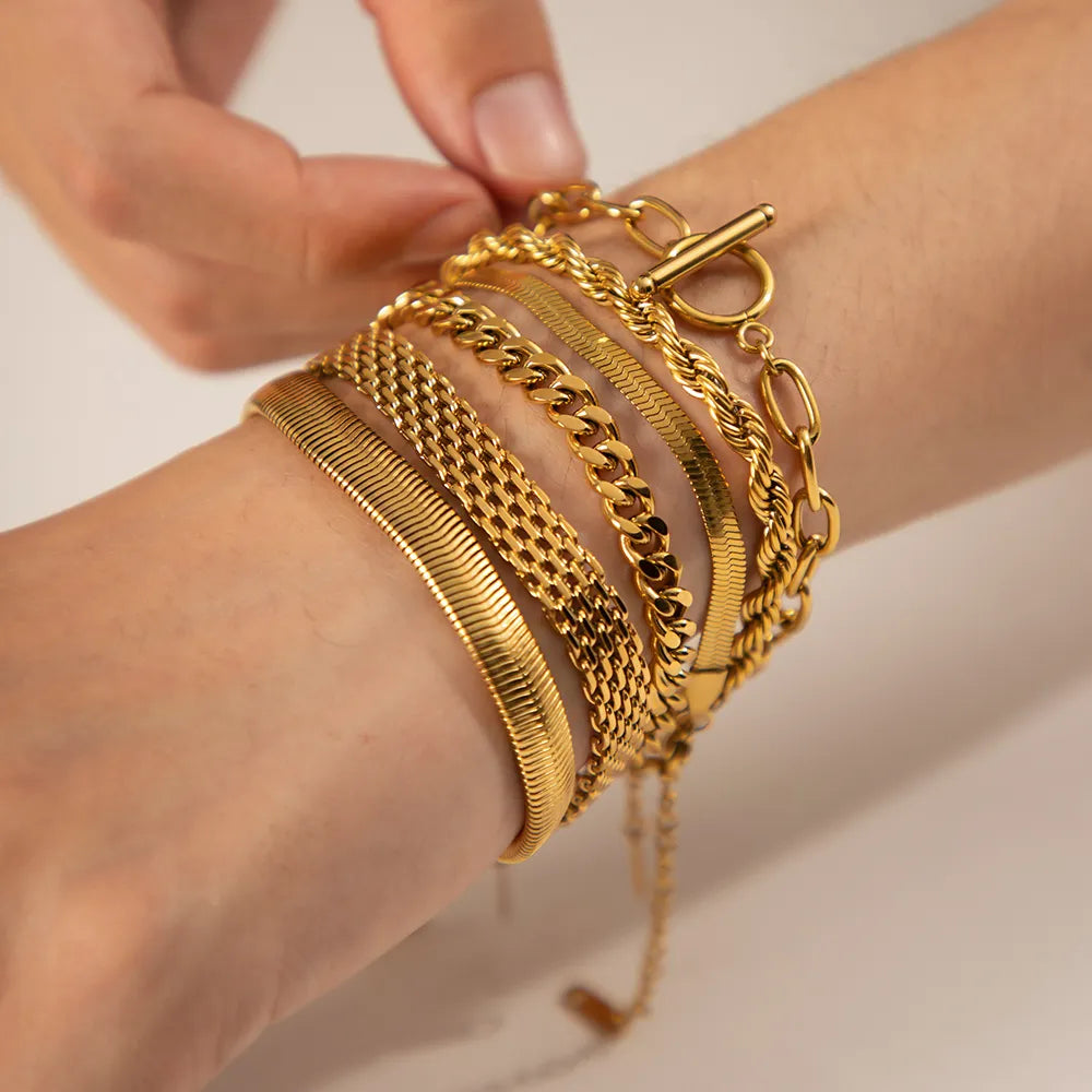 Gold Link Bracelet Deirdre with T-Bar Clasp