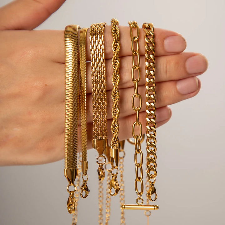 Gold Link Bracelet Deirdre with T-Bar Clasp