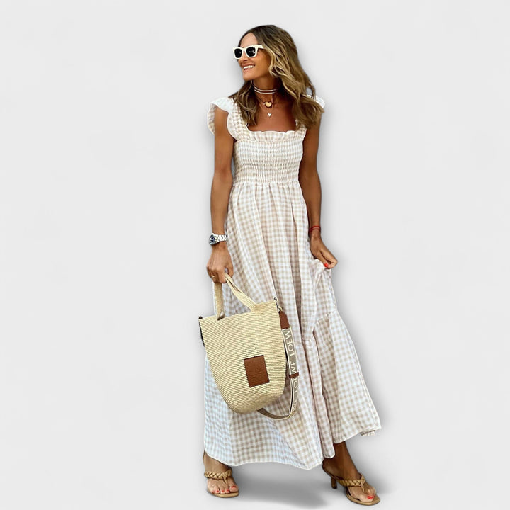 Kariertes weisses Maxikleid mit Rüschenärmeln