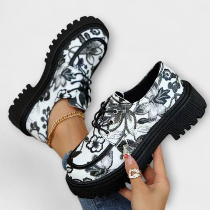 Sieglinde - Retro-Loafer mit Blumenmuster