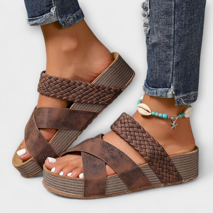 Roswita - Geflochtene Keil-Sandalen