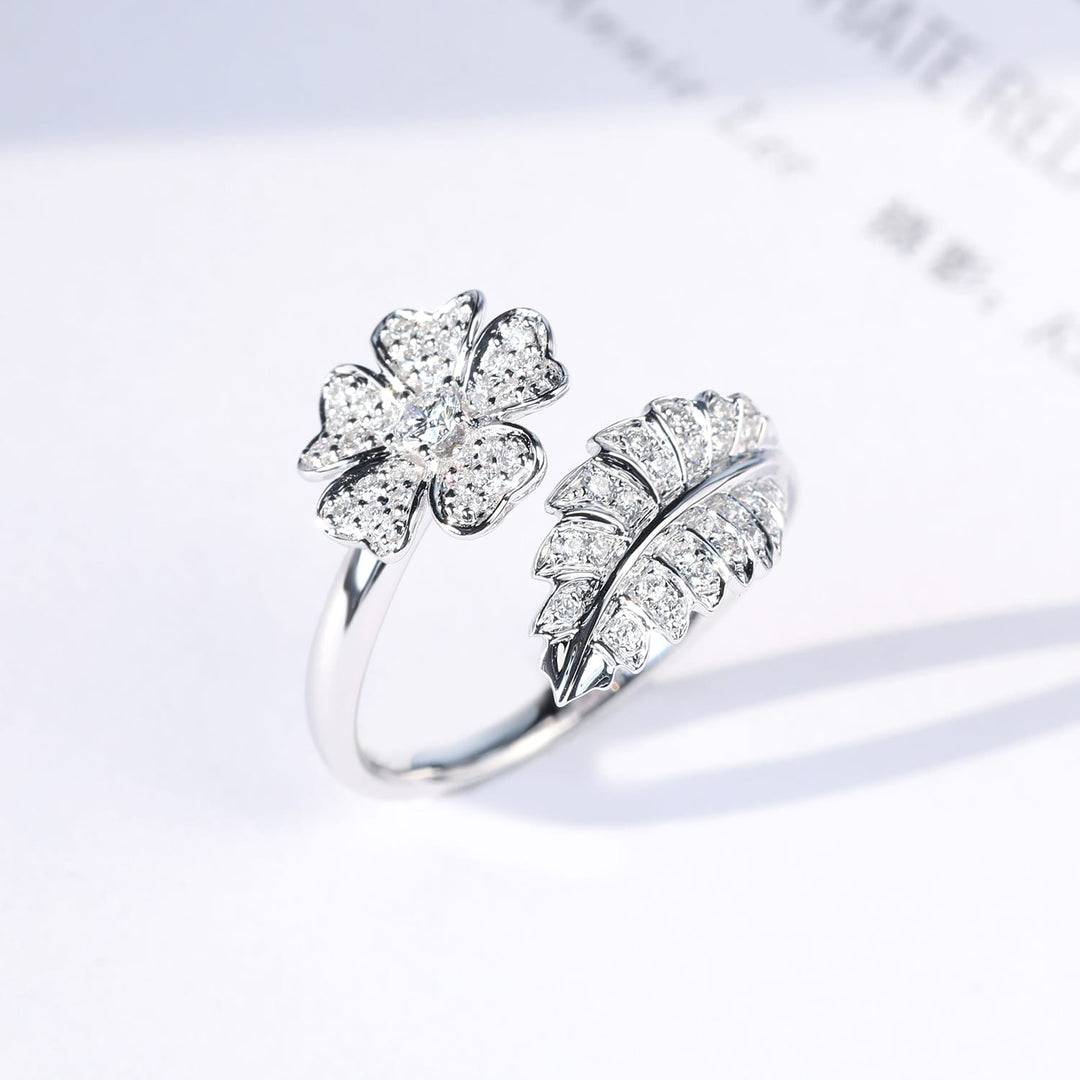 Silver Ring Clíona with Zirconia Flowers