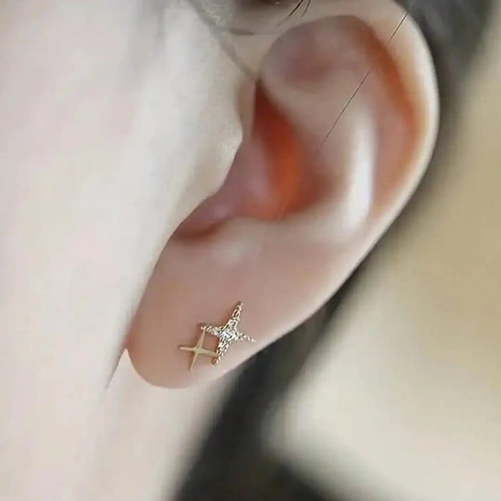 Gold Stud Earrings Róisín with Star Motif