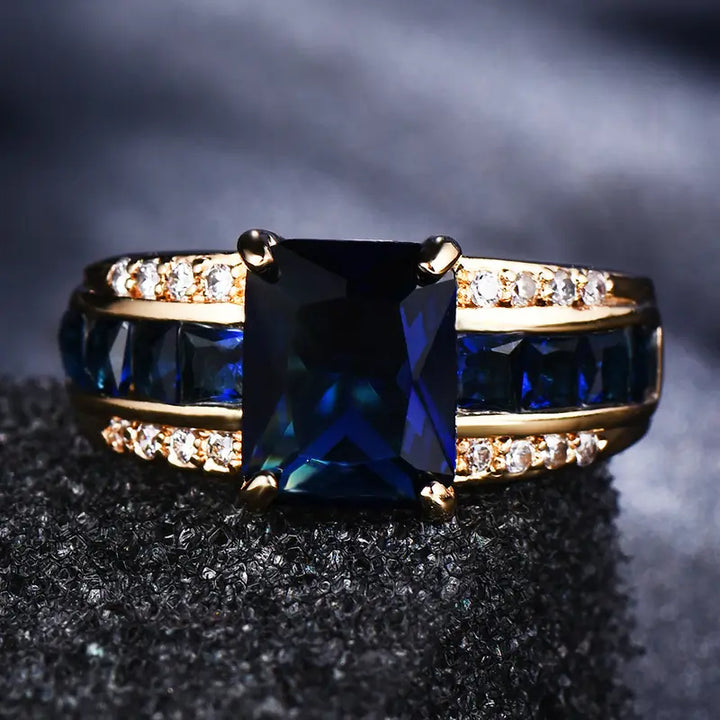 Gold Ring Caoimhe with Sapphire