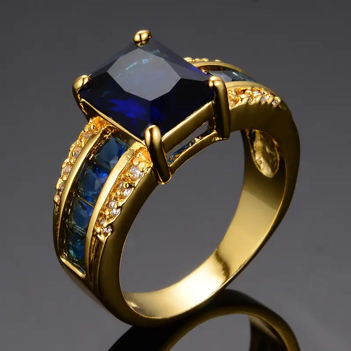 Gold Ring Caoimhe with Sapphire