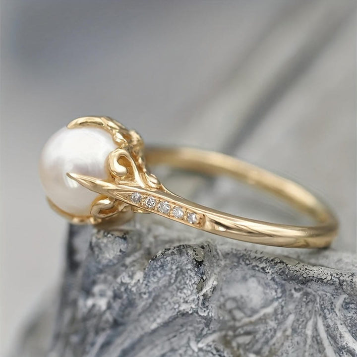 Silver Ring Íde with Freshwater Pearl