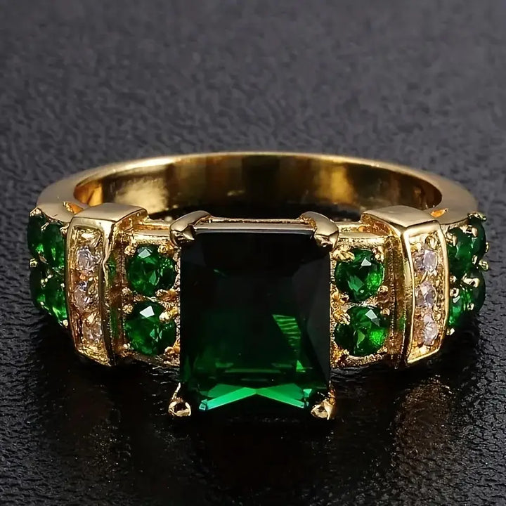 Gold Ring Sinéad with Emerald