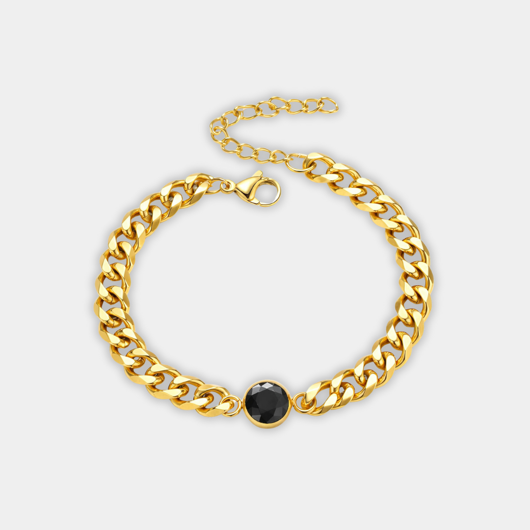 Gold Chain Bracelet Íde with Black Onyx