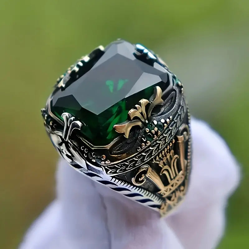 Gold Ring Aisling with Emerald