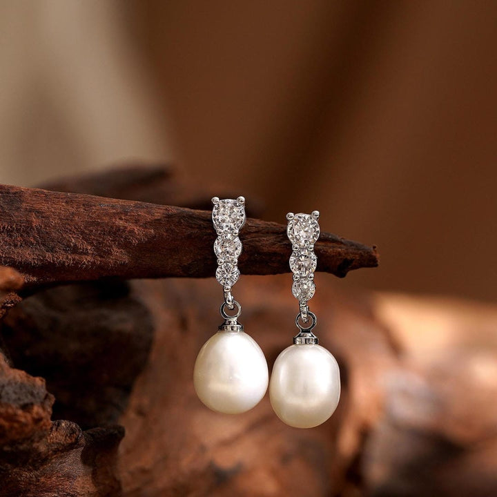 Gold Drop Earrings Ailbhe with Zirconia and Pearl