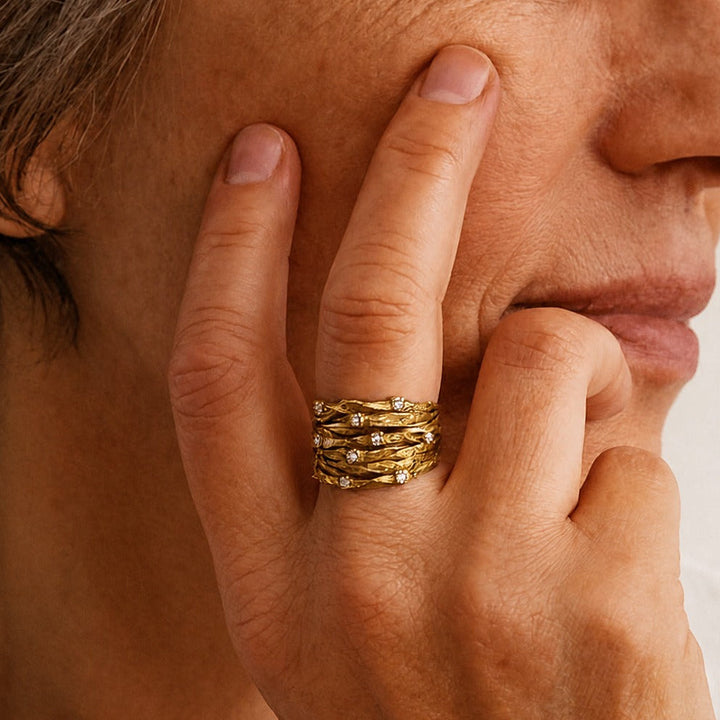 Gold Statement Ring Béibhinn with Crystals
