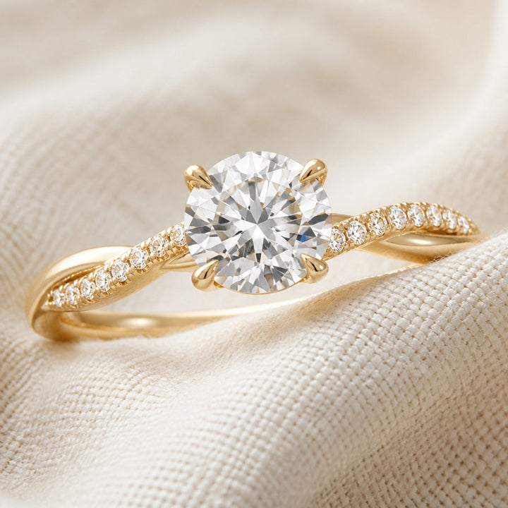 Gold Ring Fiadh with Solitaire Crystal