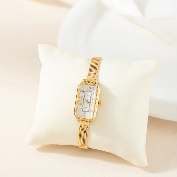 Silver Watch Íde with Rectangular Case and Mesh Strap