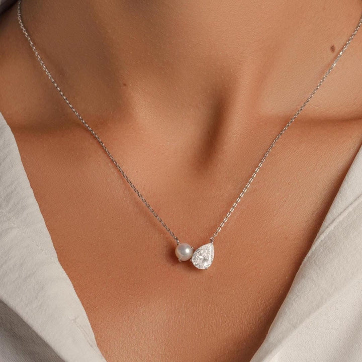 Silver Necklace Méabh with Pearl and Zirconia Teardrop