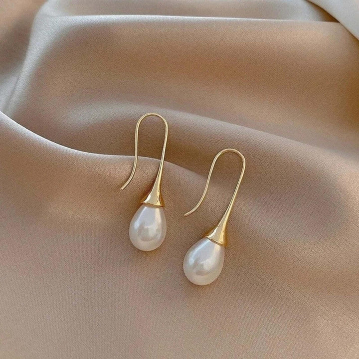 Gold Drop Earrings Sadhbh with Teardrop Pearl