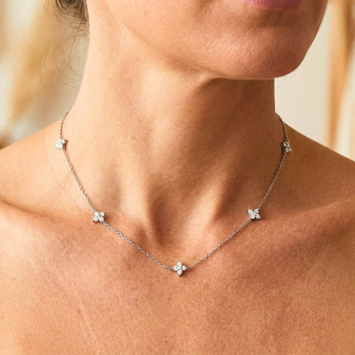 Silver Necklace Méabh with Zirconia Flowers