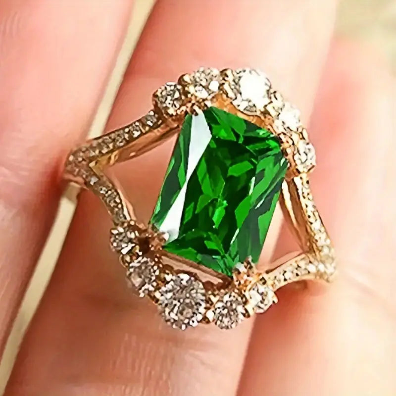 Gold Ring Deirdre with Emerald