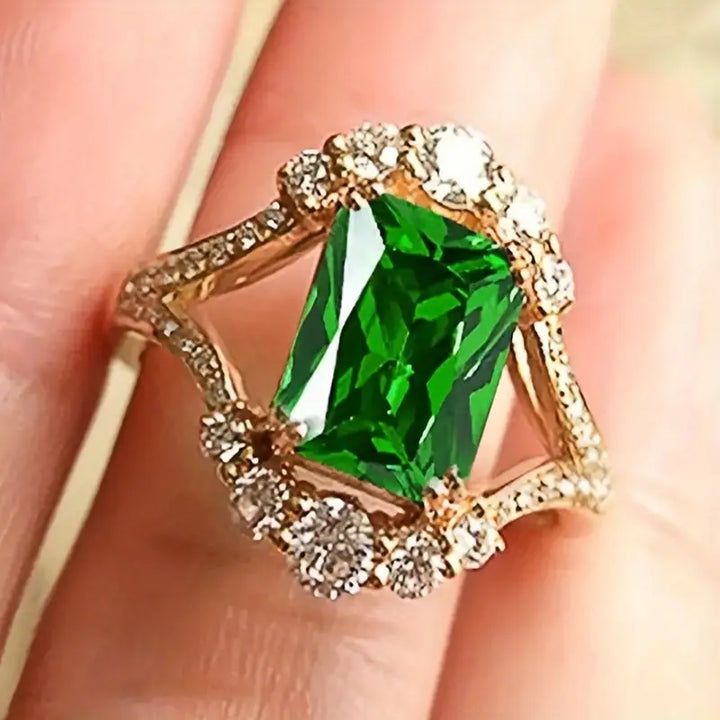 Gold Ring Deirdre with Emerald