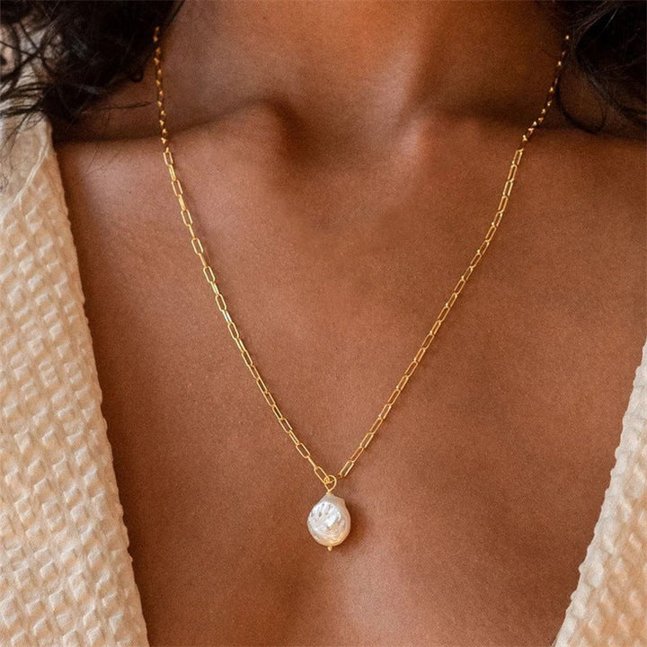 Gold Necklace Sinéad with Baroque Pearl Drop