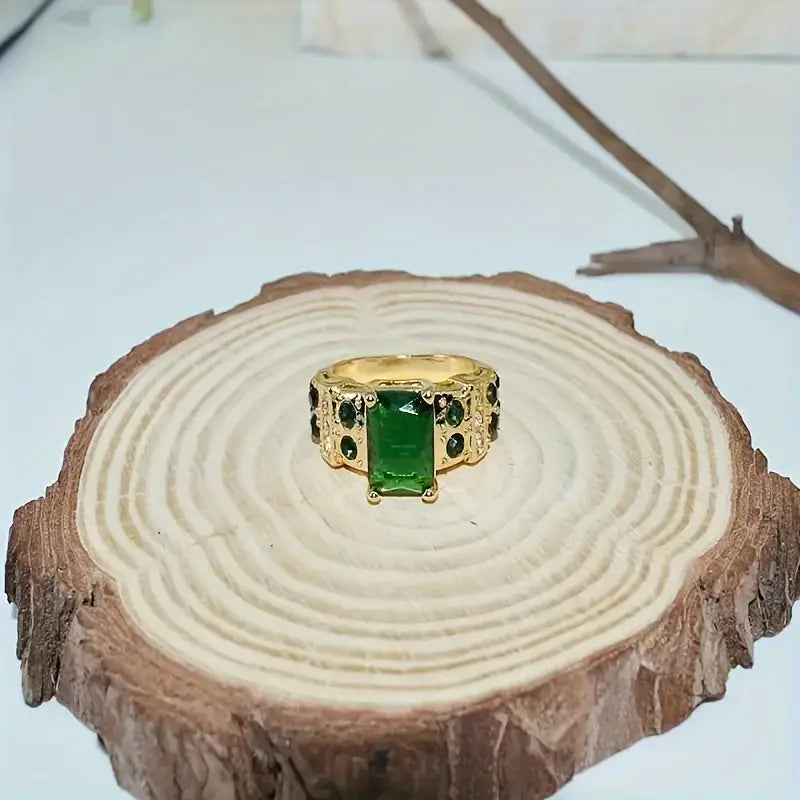 Gold Ring Sinéad with Emerald