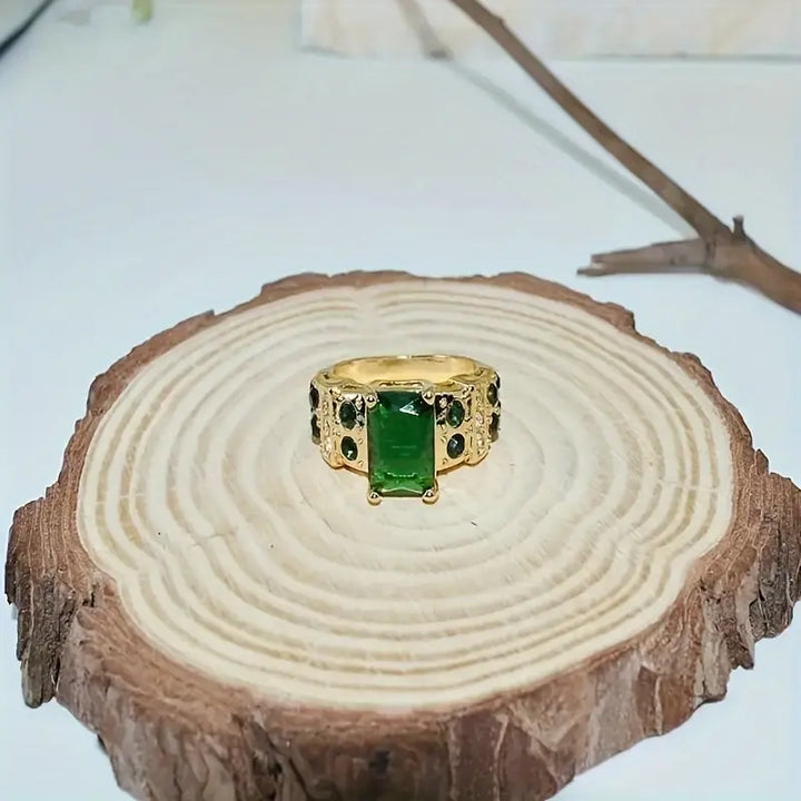 Gold Ring Sinéad with Emerald