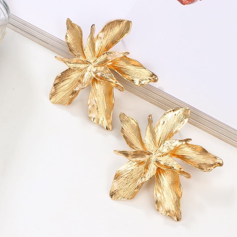 Gold Earrings Méabh with Floral Motif