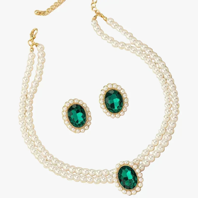 Gold Pearl Necklace Méabh with Emerald