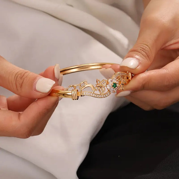 Gold Bangle Bracelet Gráinne with Emerald & Zirconia