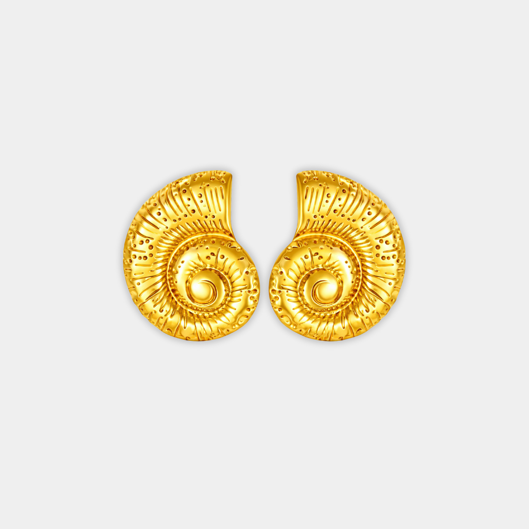 Gold Stud Earrings Maeve with Seashell