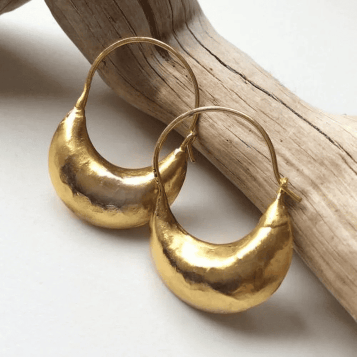 Gold Hoop Earrings Béibhinn with Hammered Finish