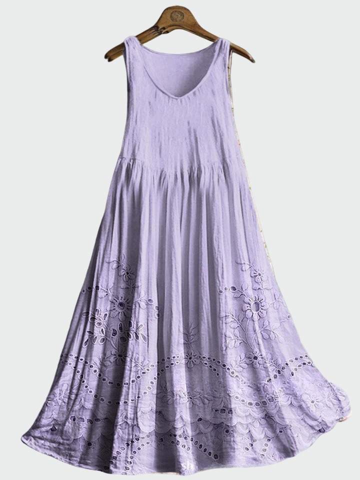 Weisses Kleid mit Lochstickerei