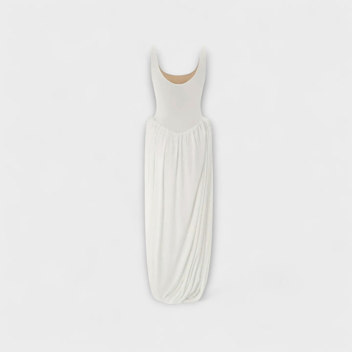 Drapiertes weisses Maxikleid mit Seitenschlitz