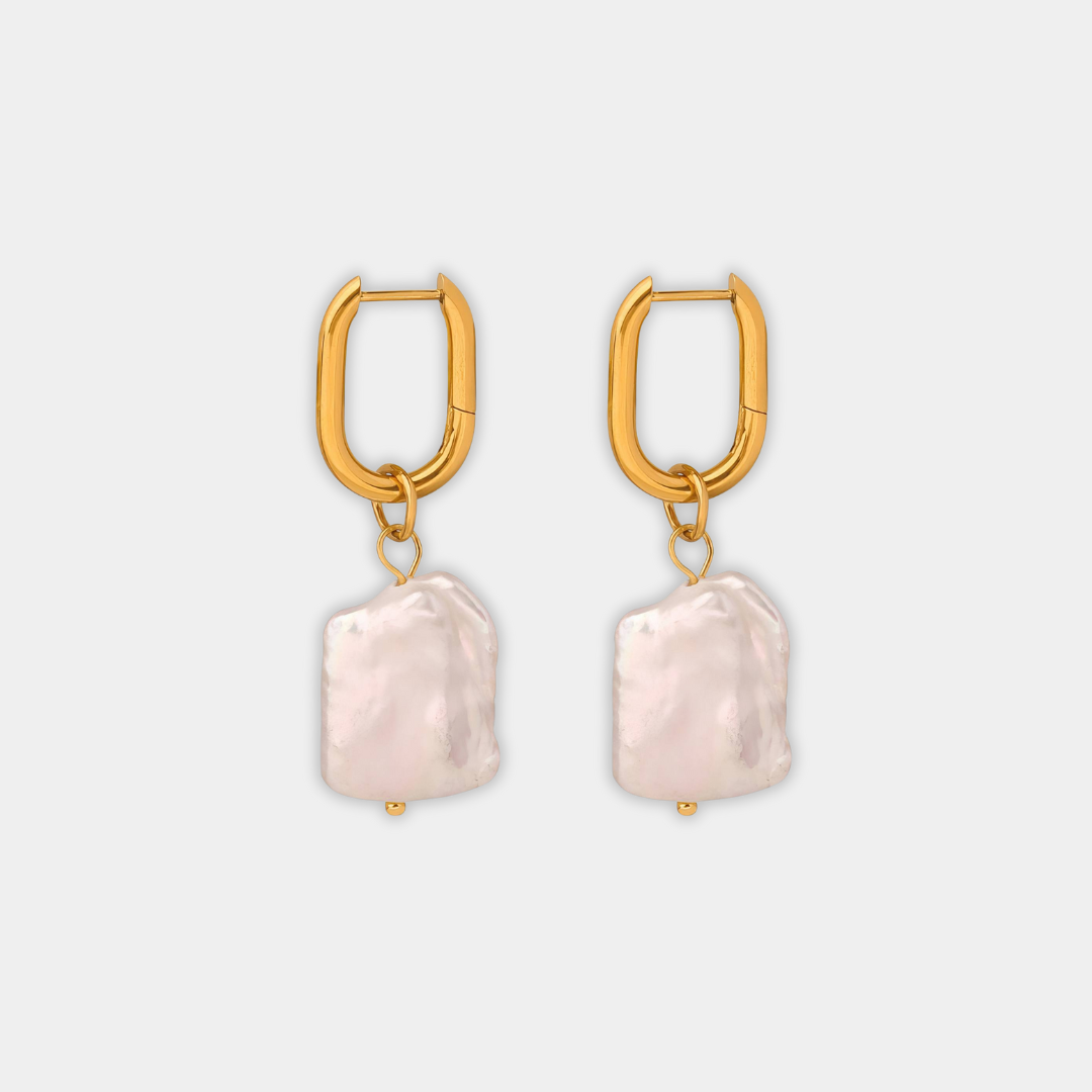 Gold Drop Earrings Bríd with Pearl