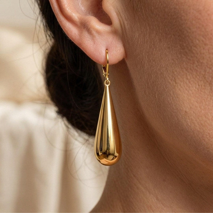 Gold Drop Earrings Aoibhinn with Polished Teardrop
