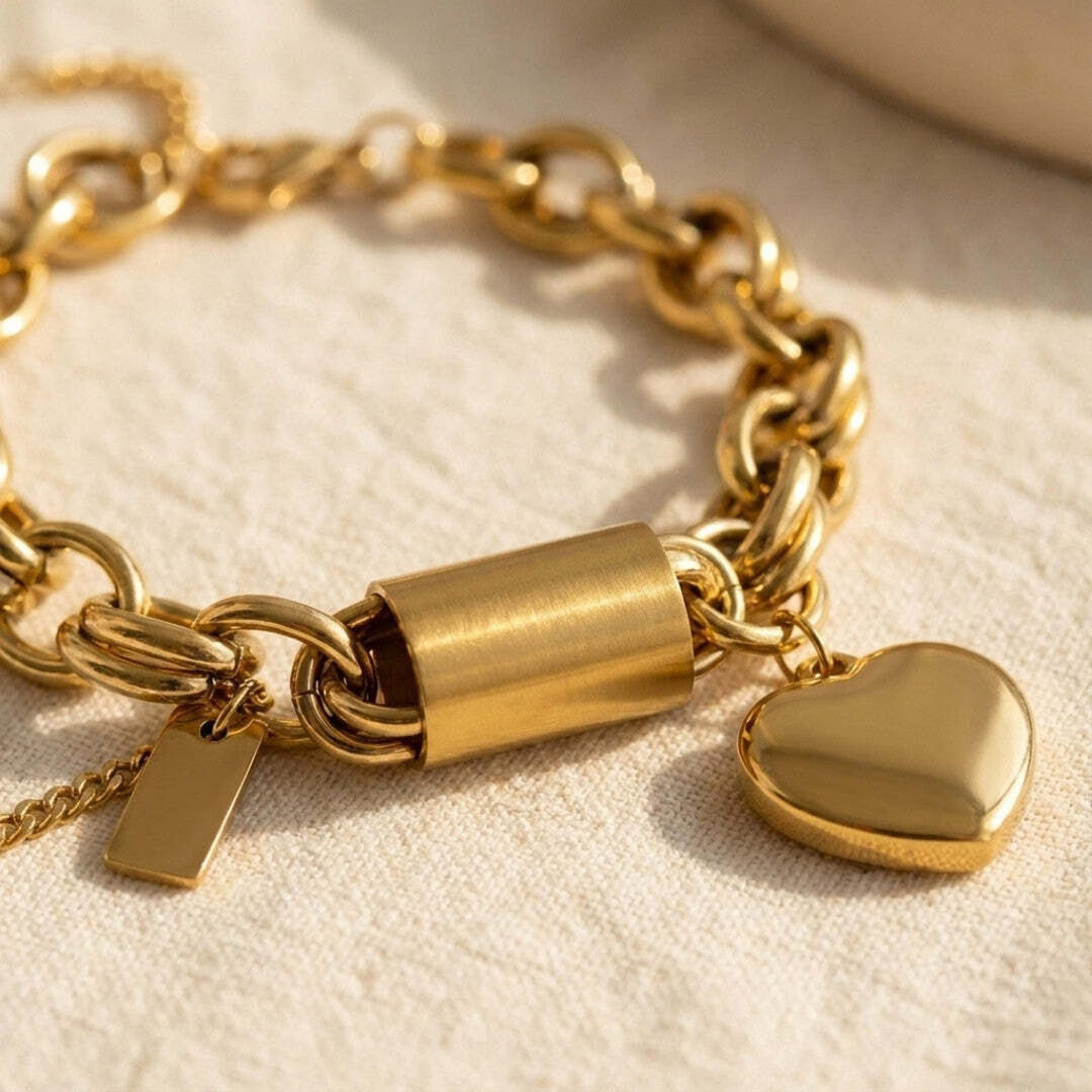 Gold Charm Bracelet Clíona with Heart Pendant