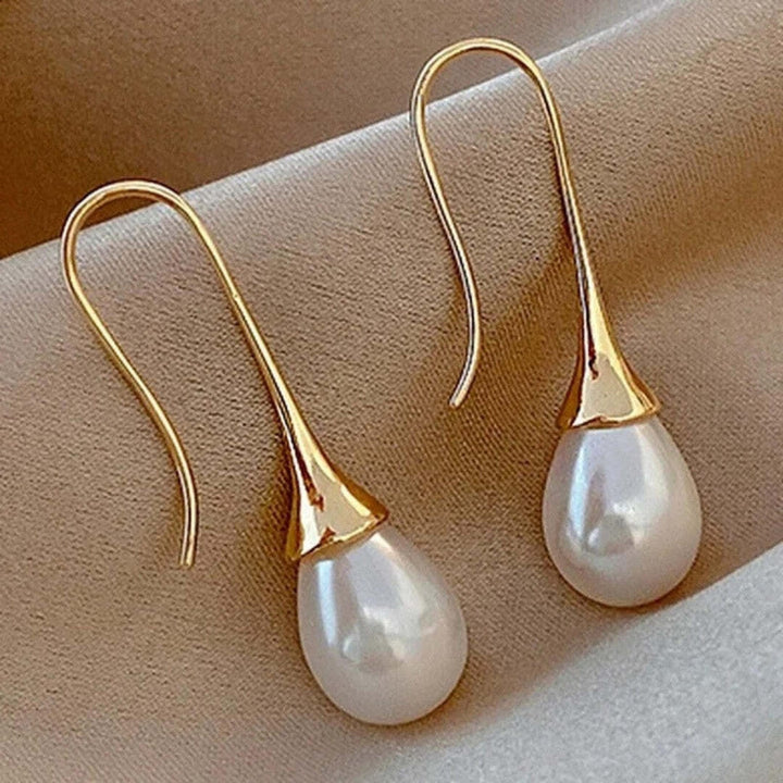 Gold Drop Earrings Sadhbh with Teardrop Pearl