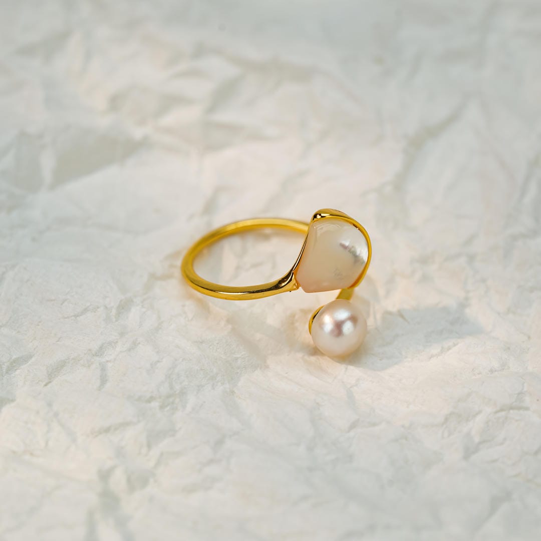Gold Open Ring Íde with Pearls