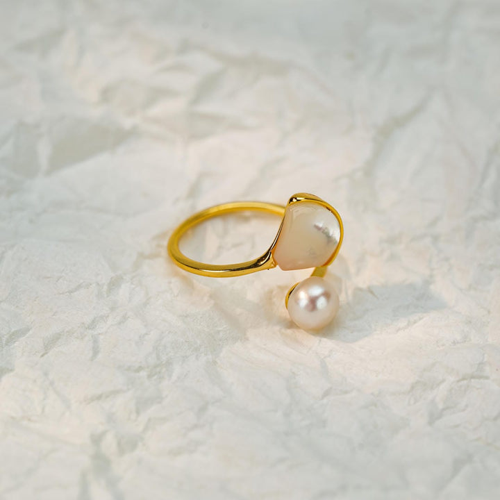 Gold Open Ring Íde with Pearls