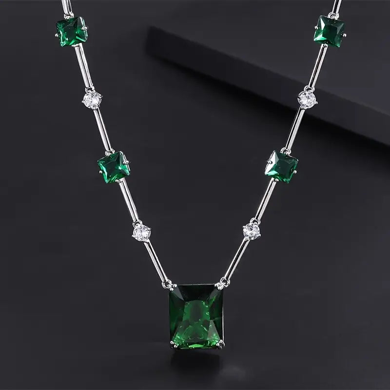 Silver Chain Necklace Saoirse with Emerald