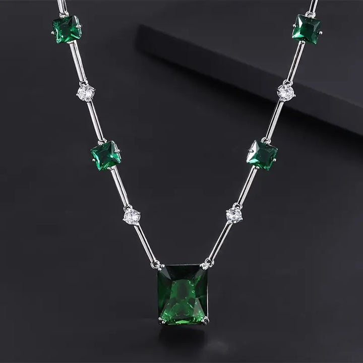 Silver Chain Necklace Saoirse with Emerald
