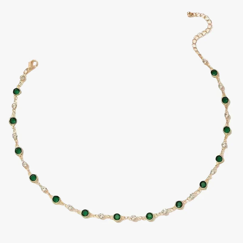 Gold Necklace Bríd with Emerald Green Crystals