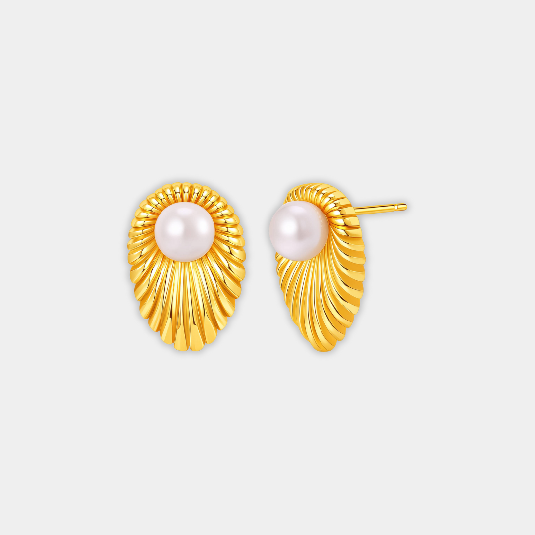 Gold Stud Earrings Bríd with Pearl Shell